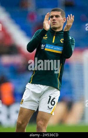 Londra, Regno Unito. 6 NOVEMBRE Conor Coady di Wolverhampton si riscalda durante la partita della Premier League tra Crystal Palace e Wolverhampton Wanderers al Selhurst Park di Londra sabato 6 novembre 2021. (Credit: Federico Maranesi | MI News) Credit: MI News & Sport /Alamy Live News Foto Stock