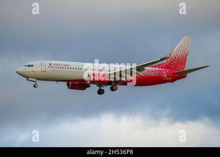 SAN PIETROBURGO, RUSSIA - 28 OTTOBRE 2020: BOEING 737-800 (VQ-BUF) DI ROSSIYA - RUSSIAN AIRLINES Foto Stock