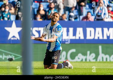 Barcellona, Spagna. 6 novembre 2021. SPAGNA-CALCIO-LA LIGA SANTANDER-RCD ESPANYOL VS GRANADA CF. La Liga Santander partita tra RCD Espanyol e Granada CF in RCD Stadium, el Prat, Spagna, il 6 novembre 2021. © Joan Gosa 2021 Credit: Joan Gosa Badia/Alamy Live News Foto Stock