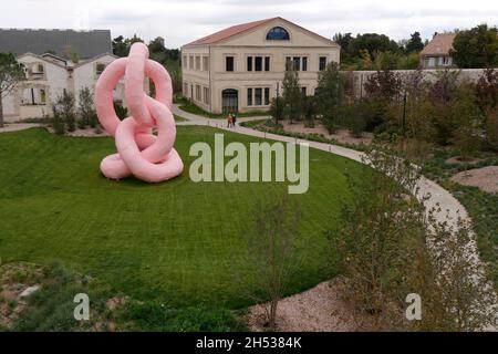 Franz West scultura Krauses Gekrose a Park des ateliers, Fondazione Luma, Arles, Francia Foto Stock