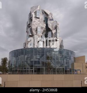 La torre Luma di Frank Gehry, Parc des Ateliers, Arles, Francia Foto Stock