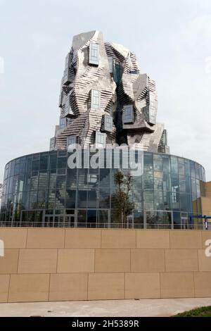 La torre Luma di Frank Gehry, Parc des Ateliers, Arles, Francia Foto Stock