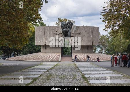 Monumento del Pantheon nel parco pubblico Sea Garden a Burgas sulla costa bulgara del Mar Nero nella regione della Tracia settentrionale Foto Stock