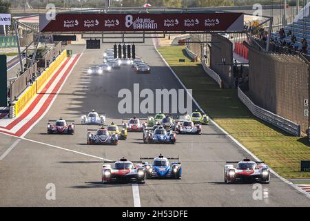 Bahrein. 6 novembre 2021. INIZIO GARA, PARTENZA, durante la 8 ore di Bahrain, 6° round del Campionato Mondiale di Endurance FIA 2021, WEC FIA, sul circuito Internazionale Bahrain, dal 4 al 6 novembre 2021 a Sakhir, Bahrain - Foto: Francois Flamand/DPPI/LiveMedia Credit: Independent Photo Agency/Alamy Live News Foto Stock