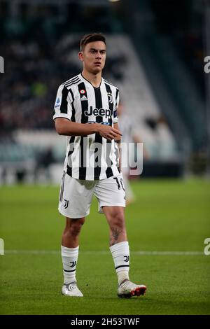 Paulo Dybala (Juventus FC) durante il campionato italiano Serie A football match tra Juventus e Fiorentina il 6 novembre 2021 allo Stadio Allianz di Torino - Photo Nderim Kaceli / DPPI Foto Stock