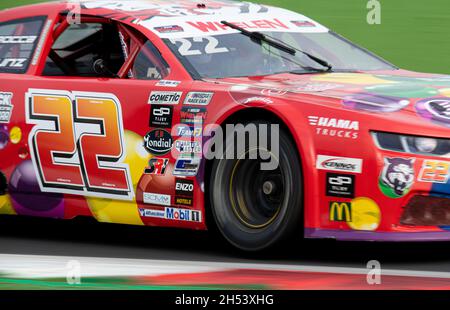 Chevrolet Camaro Nascar corse in azione da vicino Foto Stock