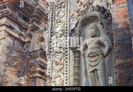 Fondata nel 10th secolo dal terzo re dell'Impero Khmer, Indravarman i, Preah Ko è un esempio fondamentale della pianta del tempio 'trimurti' Foto Stock