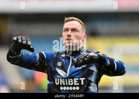 LONDRA, GBR. 6 NOVEMBRE Ryan Allsop della Derby County riscaldamento prima della partita Sky Bet Championship tra Millwall e Derby County al Den, Londra Sabato 6 novembre 2021. (Credit: Ivan Yordanov | MI News) Credit: MI News & Sport /Alamy Live News Foto Stock