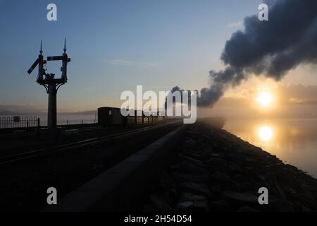 Palmerston parte da Porthmadog e si dirige verso il COB sulla 2.11.21 sulla ferrovia Ffestiniog Foto Stock