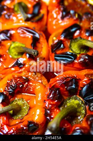 peperoni vegani ripieni con carne e verdure vegane Foto Stock