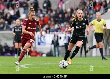 Essen, Germania. 31 ottobre 2021. Essen, Germania, 6 novembre 202 Linda Dallmann (10 FC Bayern Monaco) durante la partita Frauen Bundesliga tra SGS Essen e FC Bayern Muenchen allo Stadion Essen in Germania. Sven Beyrich/SPP Credit: SPP Sport Press Photo. /Alamy Live News Foto Stock