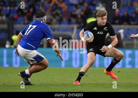 Roma, Italia. 6 novembre 2021. Brad Weber (NZL) durante il Test Match Rugby Italia vs All Blacks Nuova Zelanda allo Stadio Olimpico, Roma Italia il 6 novembre 2021 Credit: Independent Photo Agency/Alamy Live News Foto Stock