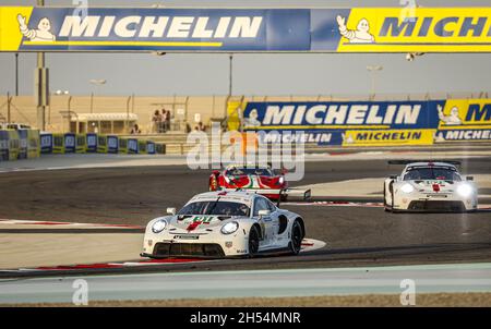 91 Bruni Gianmaria (ita), Lietz Richard (aut), Makowiecki Frederic (fra), Porsche GT Team, Porsche 911 RSR - 19, azione durante la 8 ore del Bahrain, 6° round del FIA World Endurance Championship 2021, FIA WEC, sul circuito Internazionale del Bahrain, dal 4 al 6 novembre 2021 a Sakhir, Bahrain - Foto: Francois Flamand/DPPI/LiveMedia Foto Stock