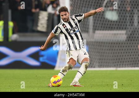 Torino, 6 novembre 2021. Manuel Locatelli della Juventus durante la Serie A allo Stadio Allianz di Torino. Il credito d'immagine dovrebbe essere: Jonathan Moscrop / Sportimage Foto Stock