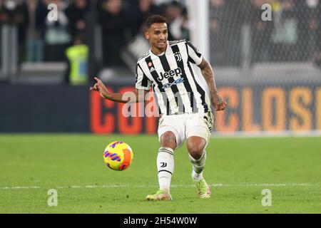 Torino, 6 novembre 2021. Danilo della Juventus durante la Serie A allo Stadio Allianz di Torino. Il credito d'immagine dovrebbe essere: Jonathan Moscrop / Sportimage Foto Stock