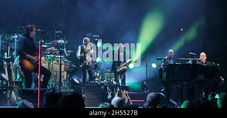 Billy Joel suona in concerto al Madison Square Garden il 5 novembre 2021 a New York City. Foto Stock