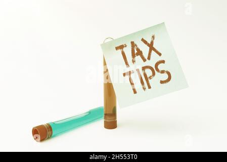 Segno di testo che mostra le punte fiscali. Business showcase contributo obbligatorio al reddito statale riscosso dalla scrittura del governo importante Medical Notes Laboratory Foto Stock