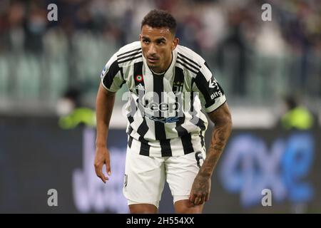 Torino, 6 novembre 2021. Danilo della Juventus durante la Serie A allo Stadio Allianz di Torino. Il credito d'immagine dovrebbe essere: Jonathan Moscrop / Sportimage Foto Stock