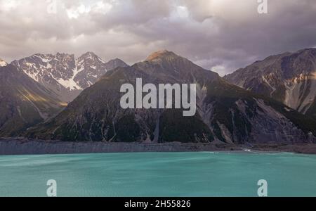 Paesaggio della valle vicino al lago Tasman. South Island, Nuova Zelanda Foto Stock