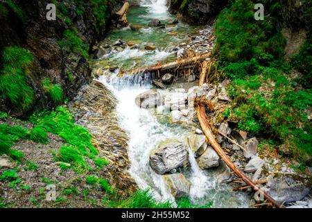 Escursioni alle Cascate Schwarzbach Ahrntal Alto Adige Italia Foto Stock
