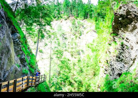 Escursioni alle Cascate Schwarzbach Ahrntal Alto Adige Italia Foto Stock