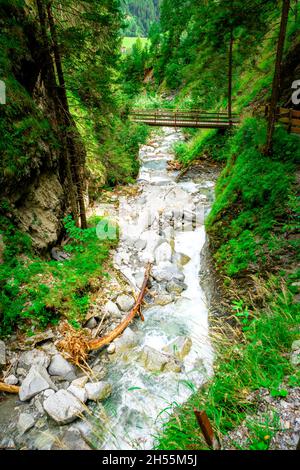 Escursioni alle Cascate Schwarzbach Ahrntal Alto Adige Italia Foto Stock