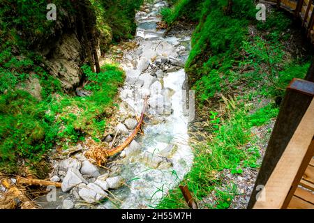 Escursioni alle Cascate Schwarzbach Ahrntal Alto Adige Italia Foto Stock