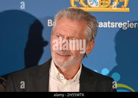 Monaco di Baviera, Germania. 6 novembre 2021. Paul BREITNER, immagine singola, singolo motivo ritagliato, ritratto, ritratto, verticale. Premio Sportivo bavarese 2021 in BMW Welt, Red Carpet, Red Carpet il 6 novembre 2021. Credit: dpa/Alamy Live News Foto Stock