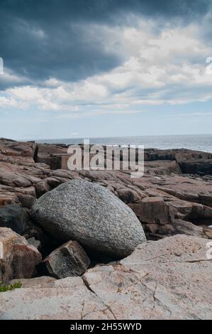 Costa rocciosa sulla penisola di Schoodic Foto Stock