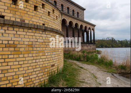 Vista parziale della Heilandskirche al Porto di Sacrow Foto Stock