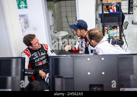 Ogier Sebastien (fra), Toyota Gazoo Racing, Toyota GR010 - Hybrid, ritratto Buemi Sebastien (swi), Toyota Gazoo Racing, Toyota GR010 - Hybrid, ritratto Alexander Wurz durante il FIA World Endurance Championship 2021, FIA WEC, sul circuito Internazionale del Bahrain, il 7 novembre 2021 a Sakhir, Bahrain - Foto: Germain Hazard/DPPI/LiveMedia Foto Stock