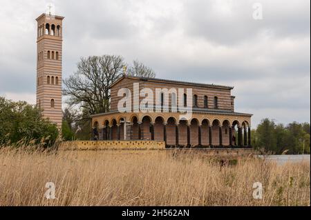 Heilandskirche al Porto di Sacrow dalla vista laterale Foto Stock