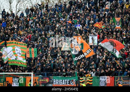 Venezia, Italia. 7 novembre 2021. Tifosi di Venezia durante Venezia FC vs AS Roma, Serie italiana di calcio A match a Venezia, Italy, November 07 2021 Credit: Independent Photo Agency/Alamy Live News Foto Stock