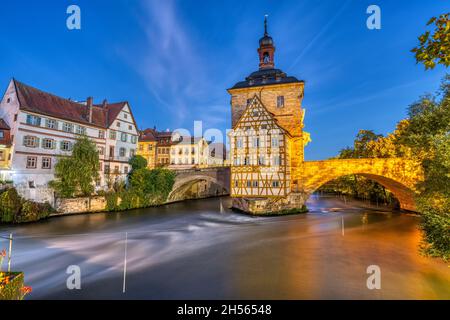 Il Municipio della Città Vecchia di Bamberg in Germania di notte Foto Stock