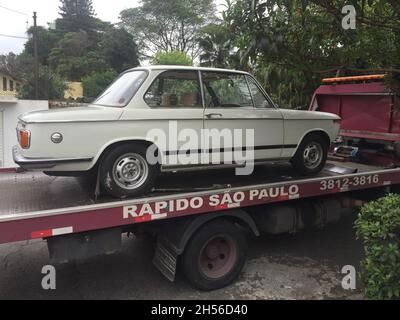 BMW 2002 ti, colore bianco. La BMW Serie 02 è una gamma di vetture compatte prodotte dalla BMW dal 1966 al 1977. São Paulo, Brasile Foto Stock