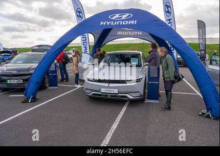 Gli espositori dello Shropshire Goes Electric Day si svolgono presso lo Shrewsbury Town Football Club, Montgomery Waters Meadow. Foto Stock