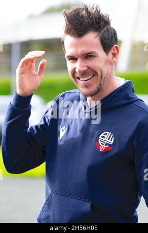 Bolton, Regno Unito. 7 novembre 2021. Durante la partita di fa Cup 1st Round tra Bolton Wanderers e Stockport County presso l'Università di Bolton Stadium, Bolton, Inghilterra, il 7 novembre 2021. Foto di Mike Morese. Solo per uso editoriale, licenza richiesta per uso commerciale. Nessun utilizzo nelle scommesse, nei giochi o nelle pubblicazioni di un singolo club/campionato/giocatore. Credit: UK Sports Pics Ltd/Alamy Live News Foto Stock