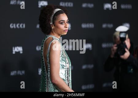 LOS ANGELES, CALIFORNIA, USA - NOVEMBRE 06: Il cantante Celeste Epiphany Waite indossando Gucci arriva al 10° annuale LACMA Art + Film Gala 2021 che si tiene presso il Los Angeles County Museum of Art il 6 Novembre 2021 a Los Angeles, California, Stati Uniti. (Foto di Xavier Collin/Image Press Agency) Foto Stock