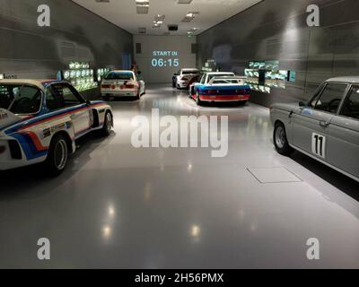 Galleria di auto da corsa. - Museo BMW - Monaco di Baviera - Germania - Settembre 2013. Foto Stock