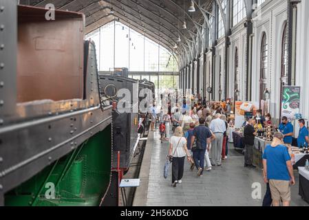 MADRID, SPAGNA - Sep 12, 2021: Una veduta del Museo del Ferrocarril- un evento con negozi di artigianato a Madrid, Spagna Foto Stock