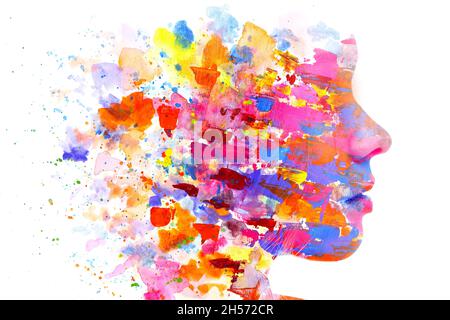 Un ritratto di profilo di una donna combinato con vari spruzzi colorati di acquerello. Pittura. Foto Stock