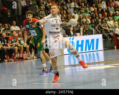 Svedese Handball Player Hampus Olsson HC Erlangen Handball Bundesliga Season 2021-22 SC Magdeburg Vs. HC Erlangen nella GETEC Arena di Magdeburg Foto Stock