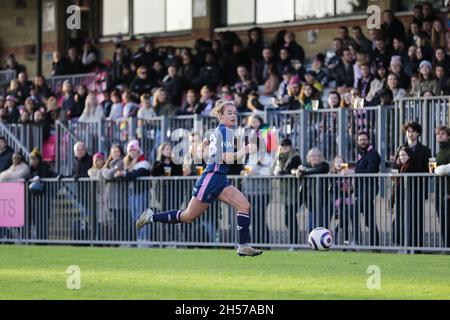 Londra, Regno Unito. 7 novembre 2021. Londra, Inghilterra, 7 novembre 20 Asia Harbour Brown (18 Dulwich Hamlet) in azione al London and South East Regional Womens Premier game tra Dulwich Hamlet e Fulham a Champion Hill a Londra, Inghilterra. Liam Asman/SPP Credit: SPP Sport Press Photo. /Alamy Live News Foto Stock