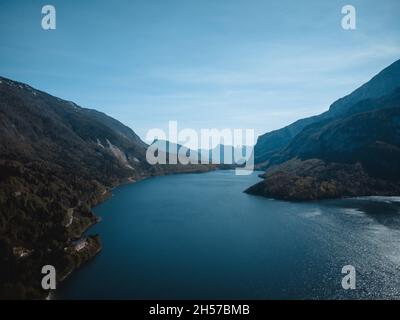 una fantastica vista sul lago di molveno, in trentino Foto Stock