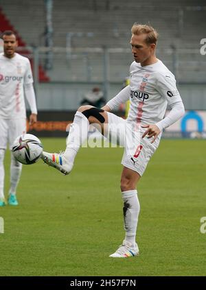 Wiesbaden, Germania. 7 novembre 2021. 07.11.2021, Brittan-Arena, Wiesbaden, GER, 3° campionato, Wehen-Wiesbaden vs FSV Zwickau, le normative DFL vietano qualsiasi uso di fotografie come sequenze di immagini e/o quasi-video. Nella foto Maximilian Jansen (Zwickau) Credit: dpa/Alamy Live News Foto Stock