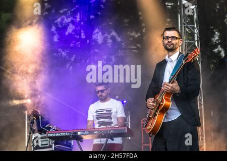 Lublino, Polonia - 22 maggio 2016: Kozienalia (annuale carnevale studentesco, chiamato anche juwenalia) - Mela Koteluk band live in concerto Foto Stock