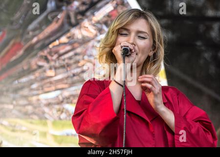 Lublino, Polonia - 22 maggio 2016: Kozienalia (annuale carnevale studentesco, chiamato anche juwenalia) - Mela Koteluk band live in concerto Foto Stock