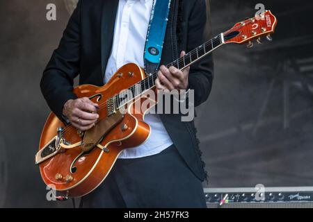 Lublino, Polonia - 22 maggio 2016: Kozienalia (annuale carnevale studentesco, chiamato anche juwenalia) - Mela Koteluk band live in concerto Foto Stock