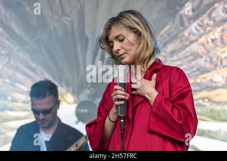 Lublino, Polonia - 22 maggio 2016: Kozienalia (annuale carnevale studentesco, chiamato anche juwenalia) - Mela Koteluk band live in concerto Foto Stock