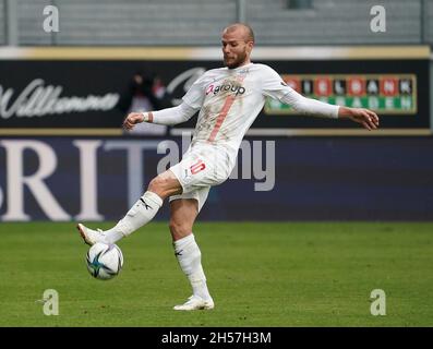 Wiesbaden, Germania. 7 novembre 2021. 07.11.2021, Brittan-Arena, Wiesbaden, GER, 3° campionato, Wehen-Wiesbaden vs FSV Zwickau, le normative DFL vietano qualsiasi utilizzo delle fotografie come sequenze di immagini e/o quasi-video. Nella foto Manfred Startke (Zwickau) Credit: dpa/Alamy Live News Foto Stock